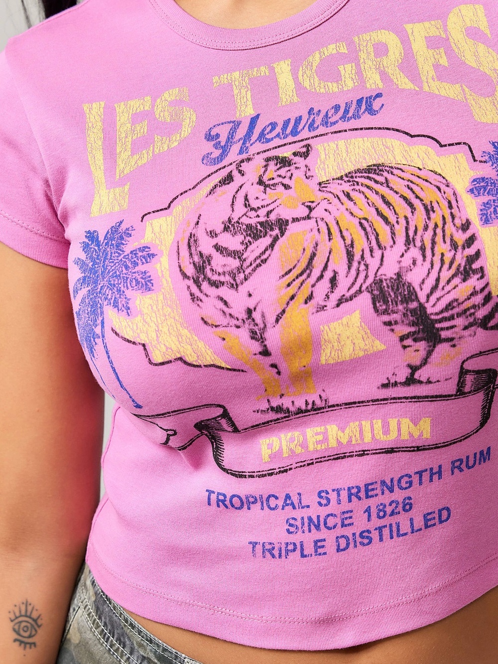 URBAN OUTFITTERS- woman’s Pink vintage Tee. SIZE: Small